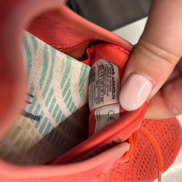 Women’s Under Armour Sneakers - Picture 8 of 8